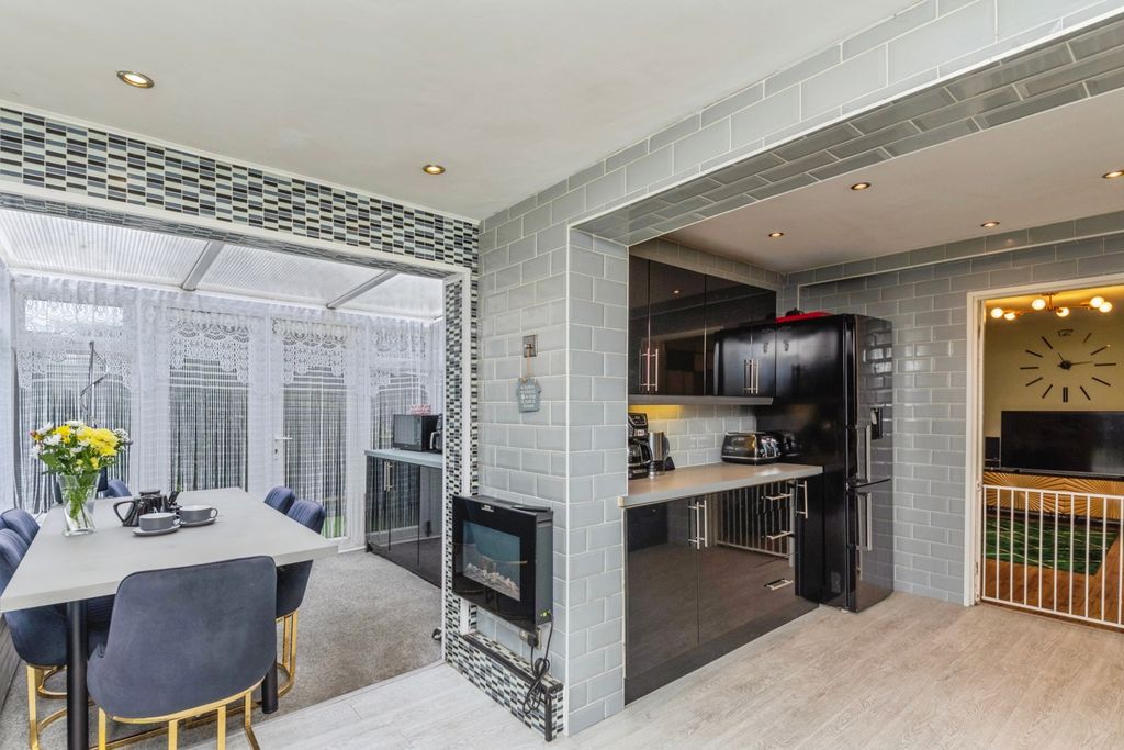 Property photo 2 of 14 Kitchen/Dining Room