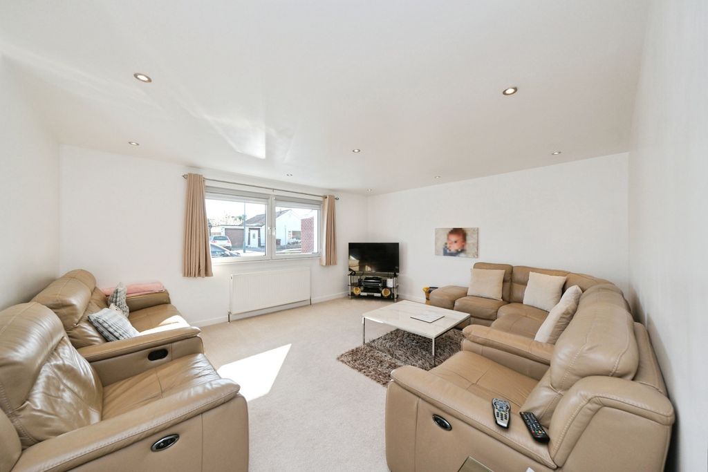 Property photo 3 of 12 Pbox-Img.Jpg