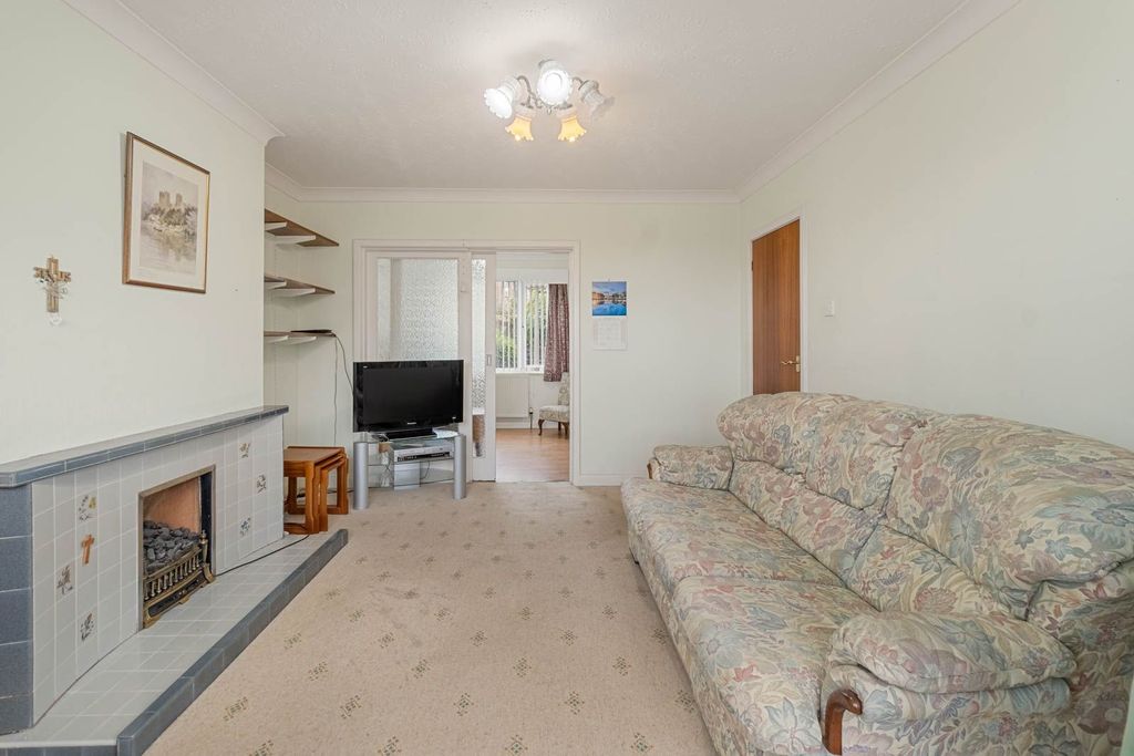 Property photo 3 of 28