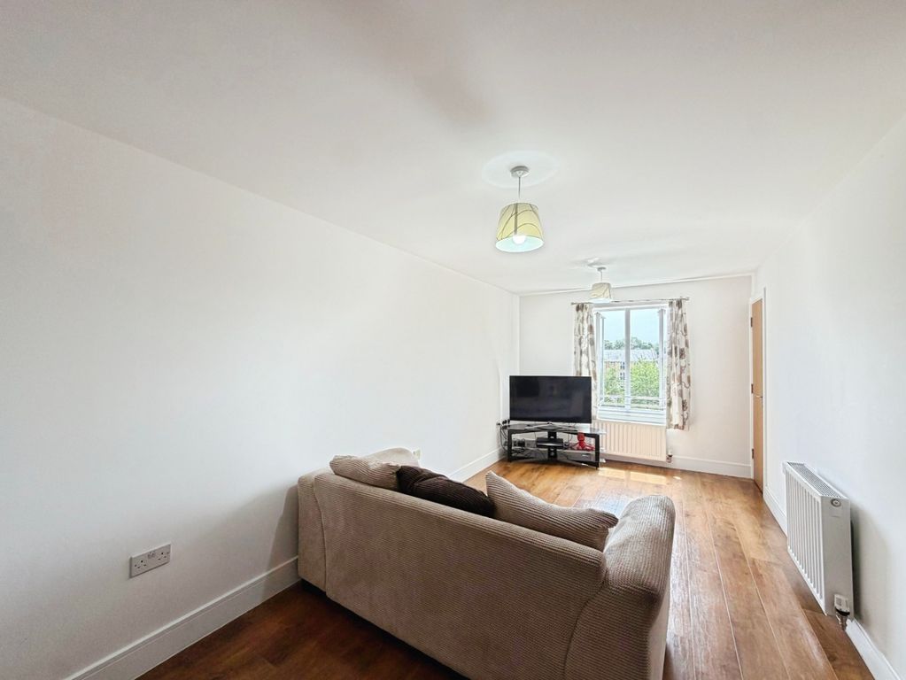 Property photo 3 of 13 5209153