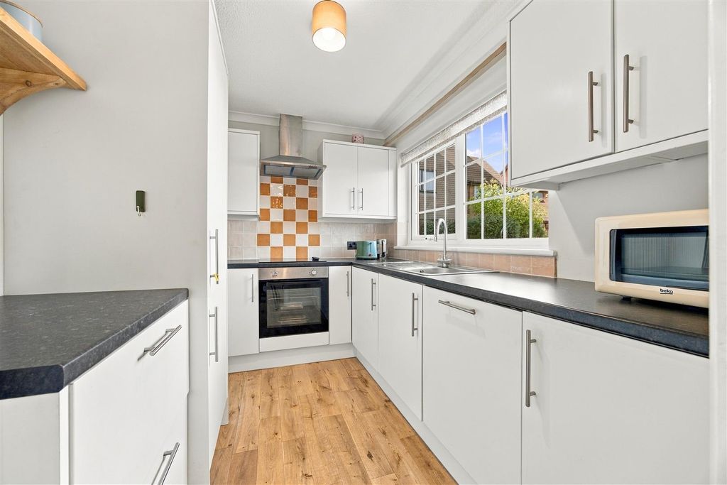Property photo 3 of 14 Kitchen