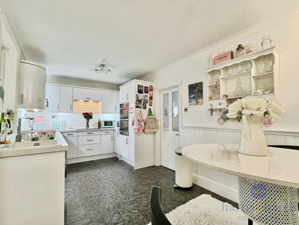 Property photo 3 of 16 Pbox-Img.Jpeg