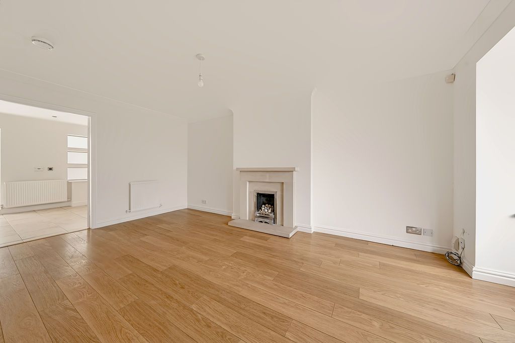 Property photo 3 of 28 Gallery