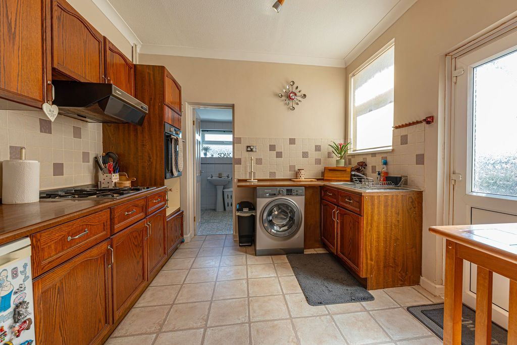 Property photo 2 of 34