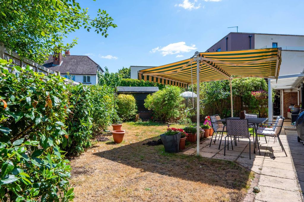 Property photo 2 of 27