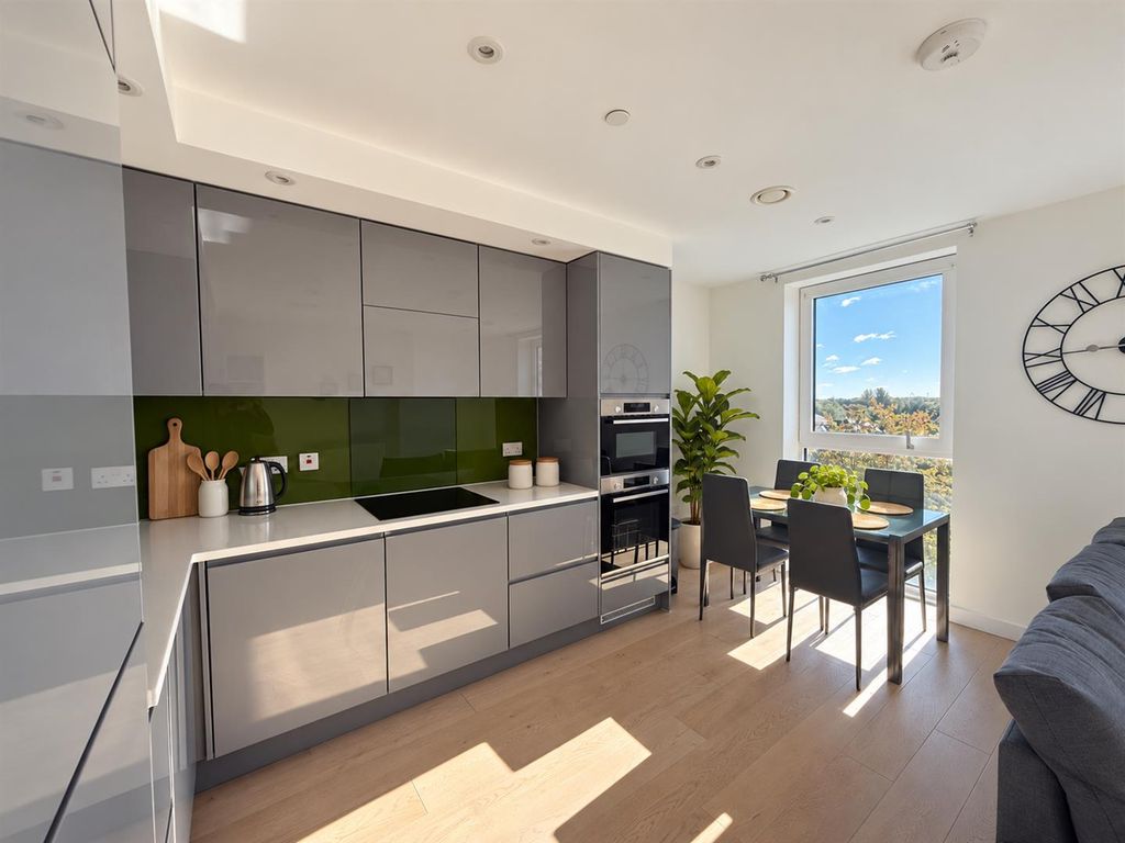Property photo 3 of 12 Kitchen Dining Area