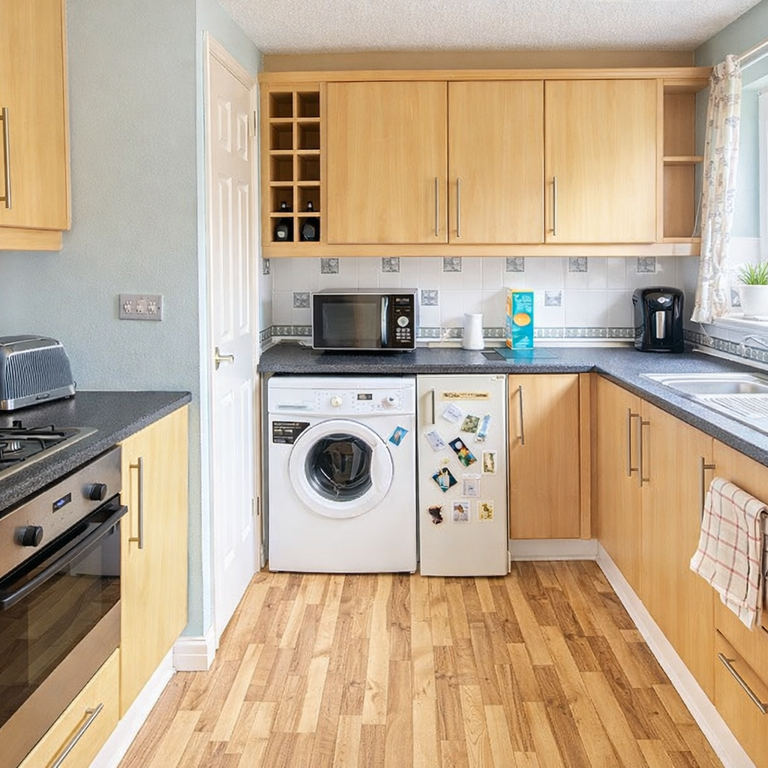 Property photo 3 of 7 Kitchen