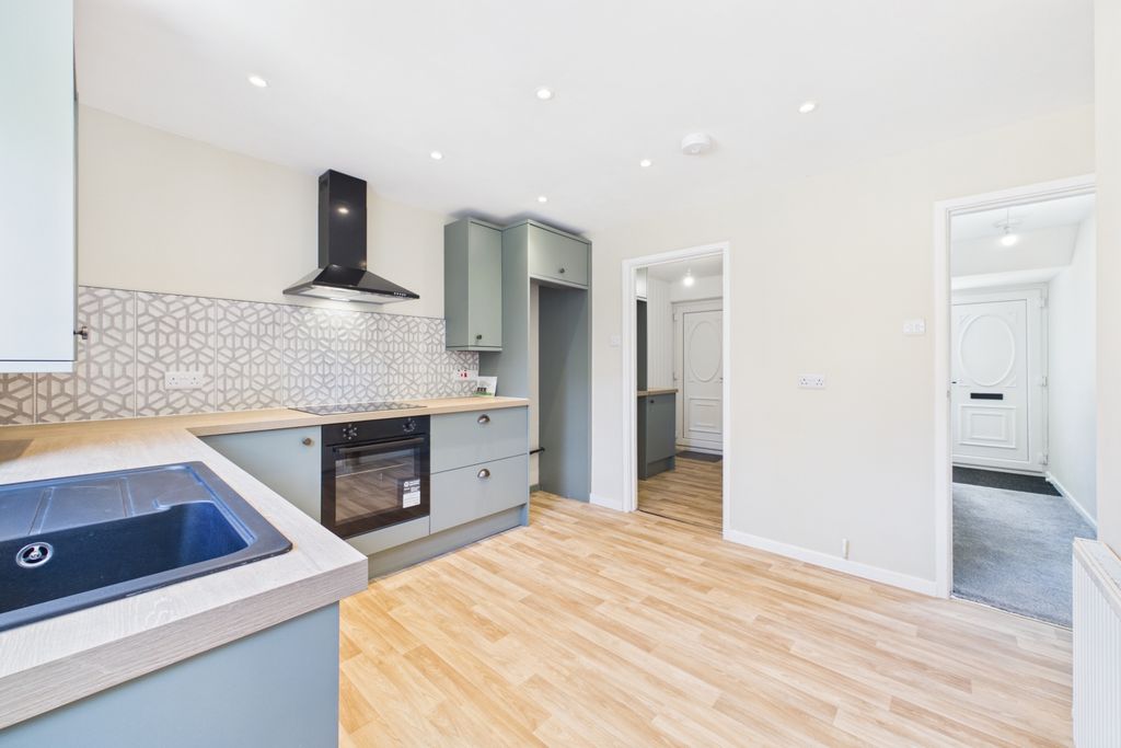 Property photo 2 of 19 Kitchen