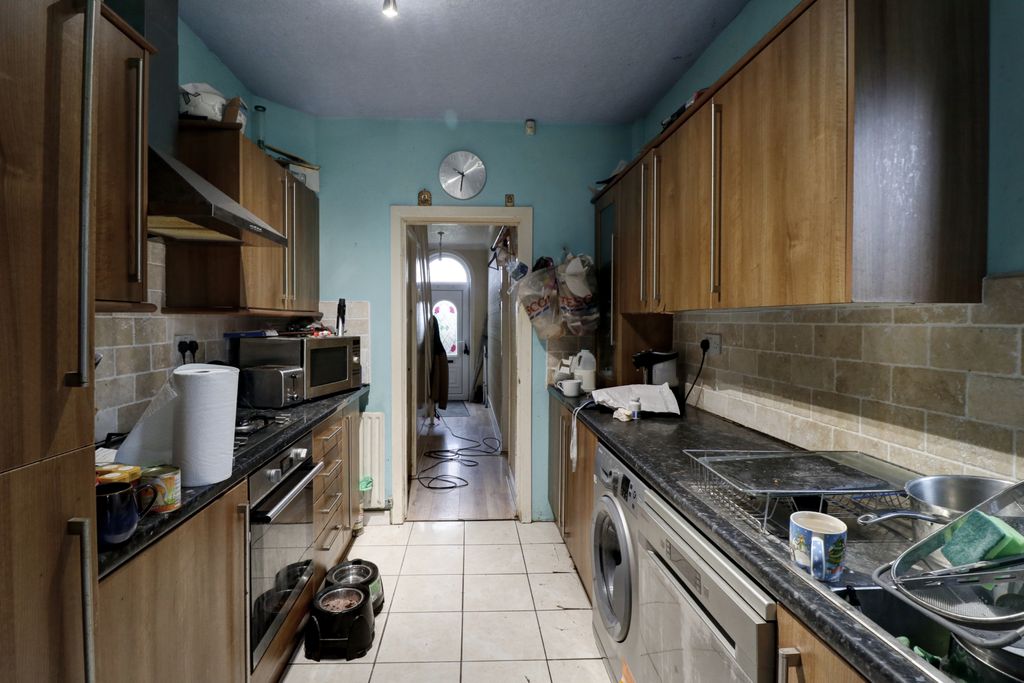 Property photo 2 of 10 Kitchen 1.2