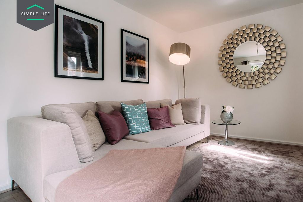 Property photo 3 of 18 Grantham_Living2.Jpg