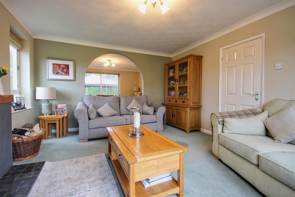 Property photo 3 of 29 Lounge