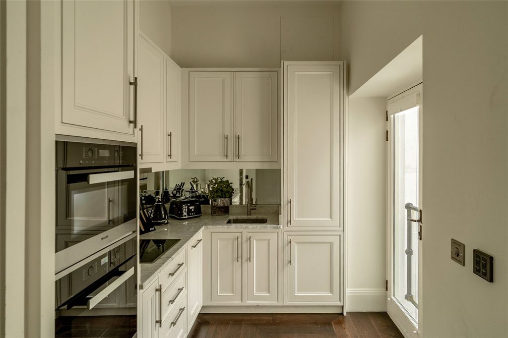 Property photo 3 of 16 Kitchen