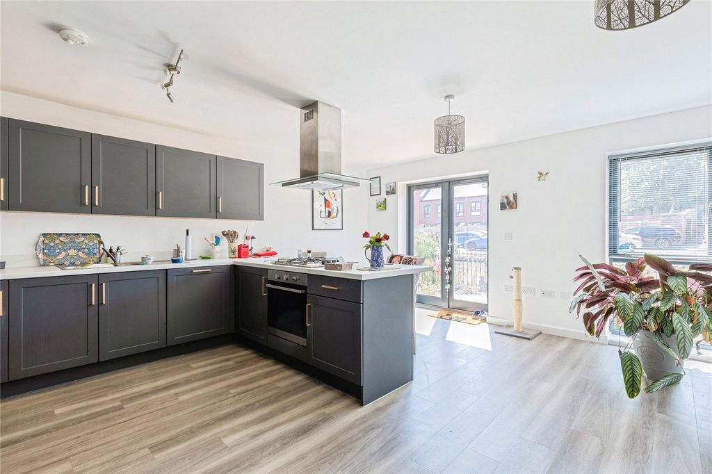 Property photo 2 of 19 Dining Kitchen