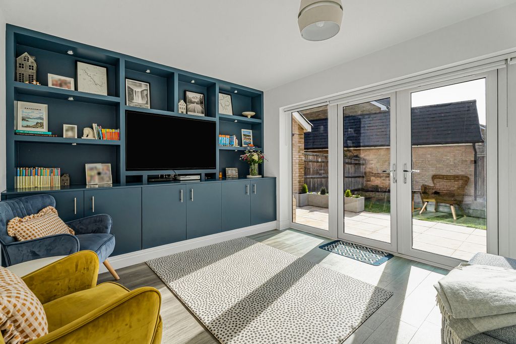 Property photo 2 of 19 Lounge