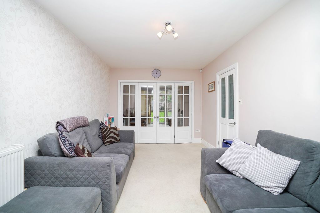 Property photo 3 of 18