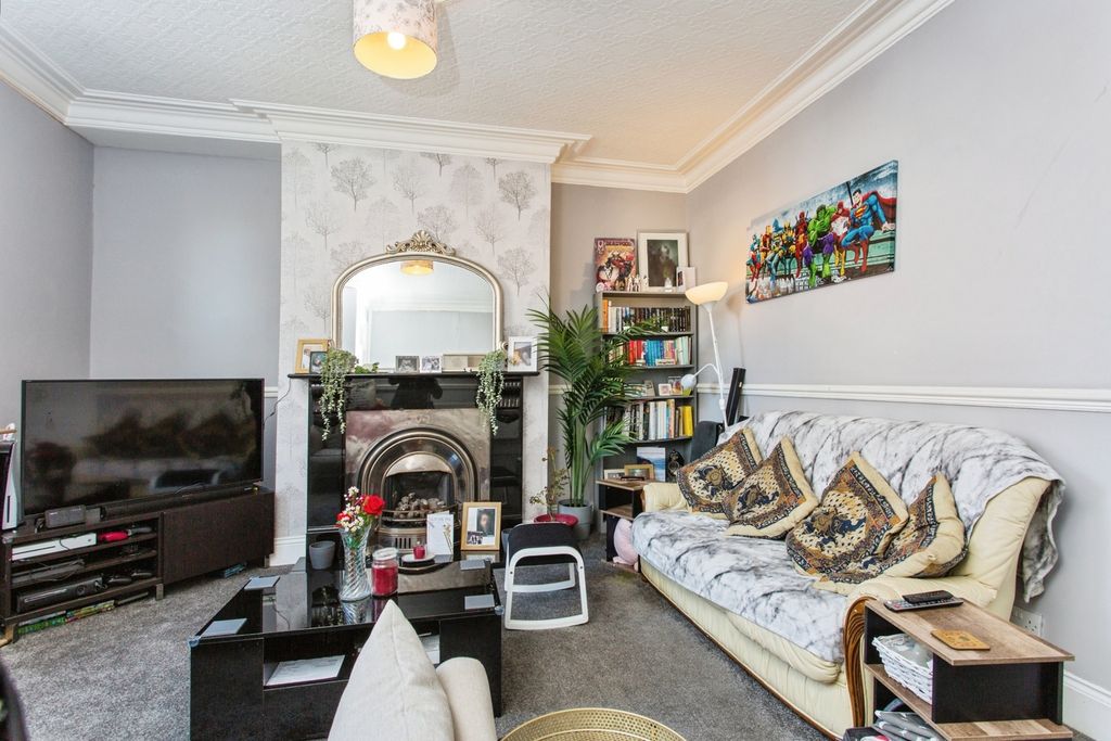 Property photo 2 of 13 Lounge