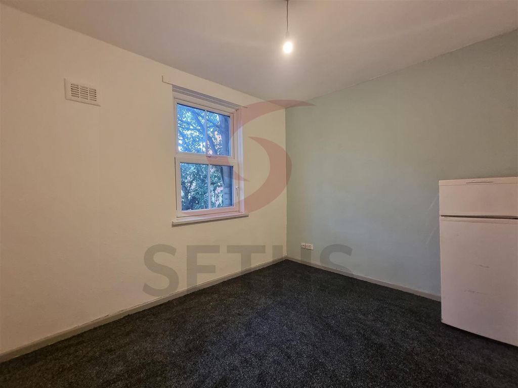 Property photo 2 of 6 Lounge