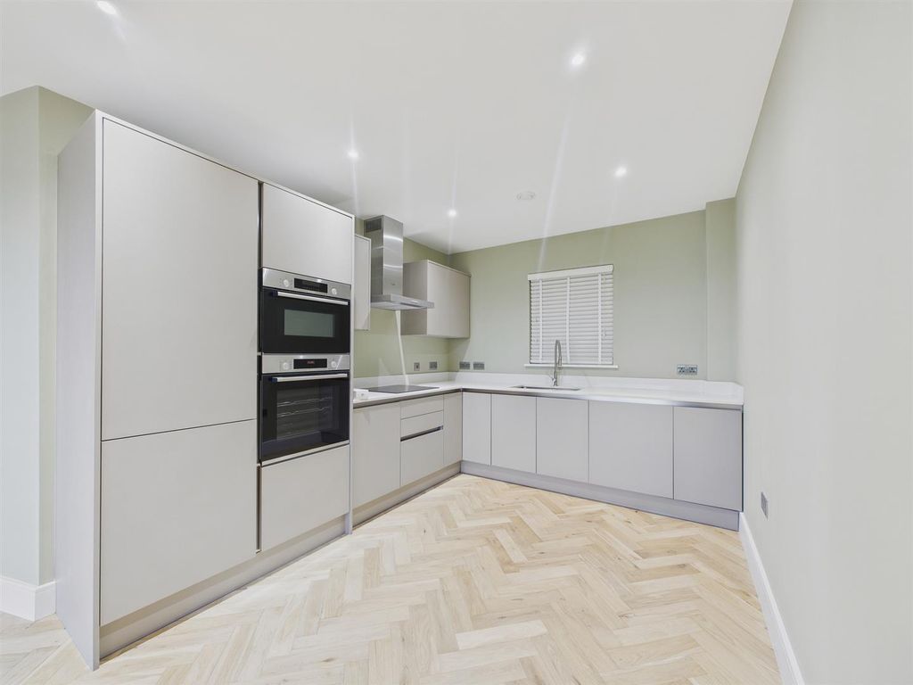 Property photo 3 of 16 Cam03972G0-Pr0207-Still001.Jpg