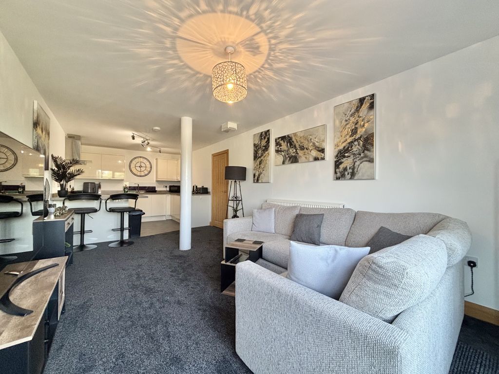 Property photo 2 of 21