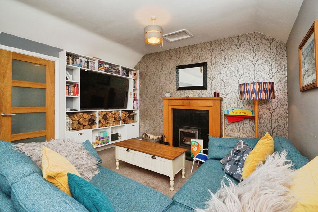 Property photo 2 of 17 Photo