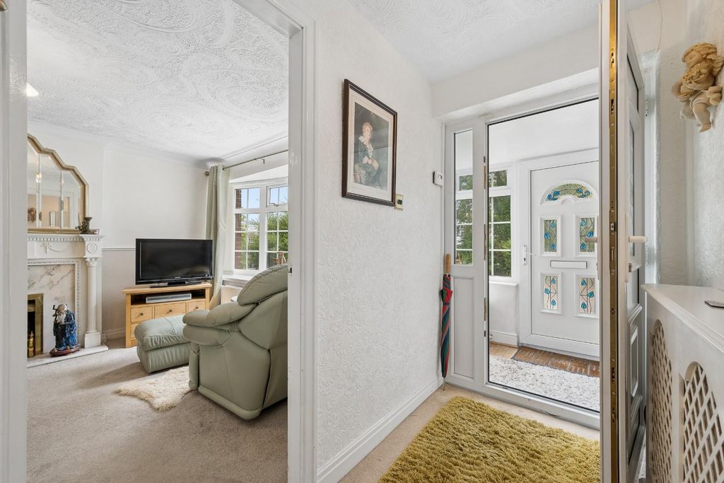 Property photo 3 of 22 12 Ashfield Grove Hdr-12.Jpg