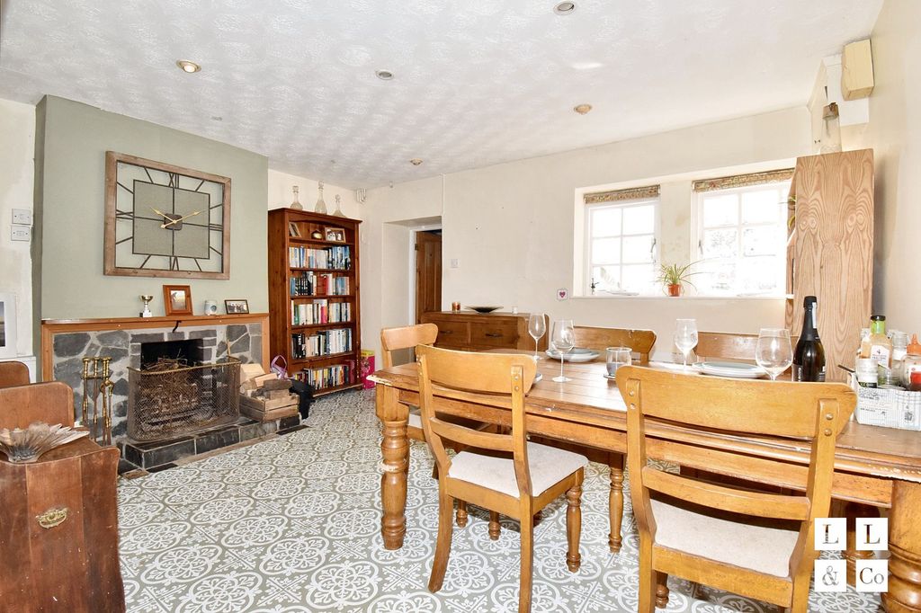 Property photo 2 of 18 Dining Romm