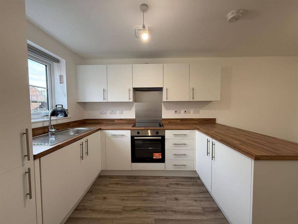 Property photo 2 of 16 161Dd786-98A9-48E0-A6B1-9440703526Fa.Jpg