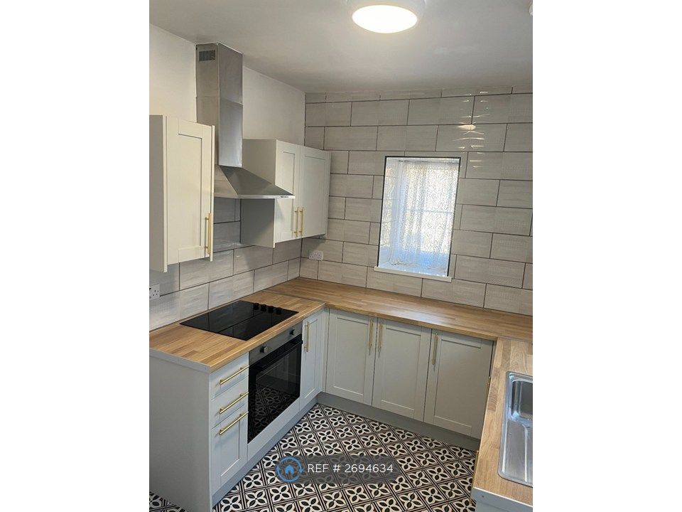 Property photo 2 of 12 Kitchen