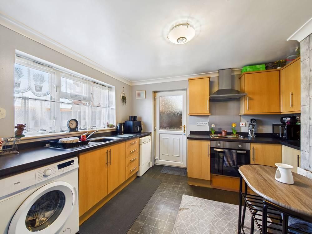 Property photo 2 of 10 Kitchen