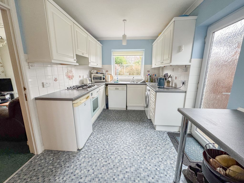 Property photo 3 of 18 Kitchen