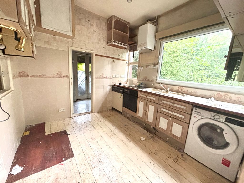 Property photo 3 of 14 Kitchen