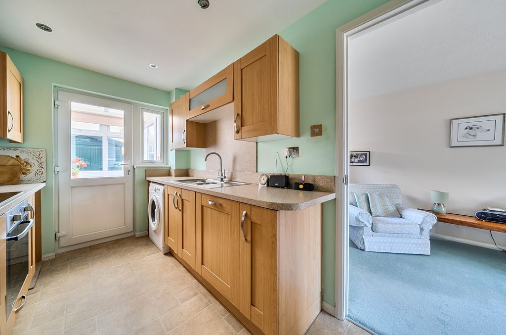 Property photo 3 of 20 1372851-14-6900d4...