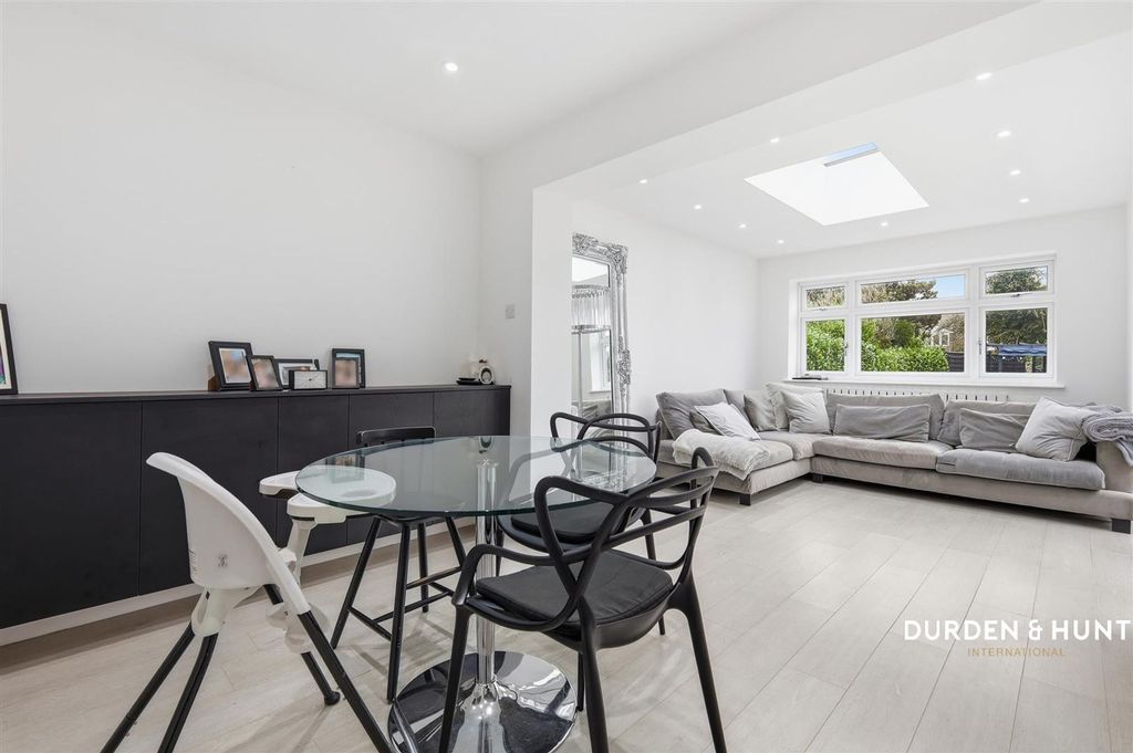 Property photo 3 of 23