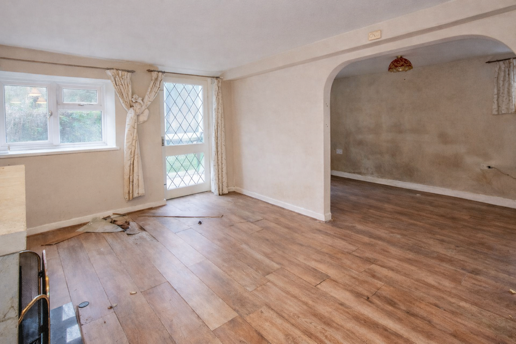 Property photo 3 of 16 Box Cottage, Oxlynch Lane, Stonehouse, Gloucestershire, Gl10 3De