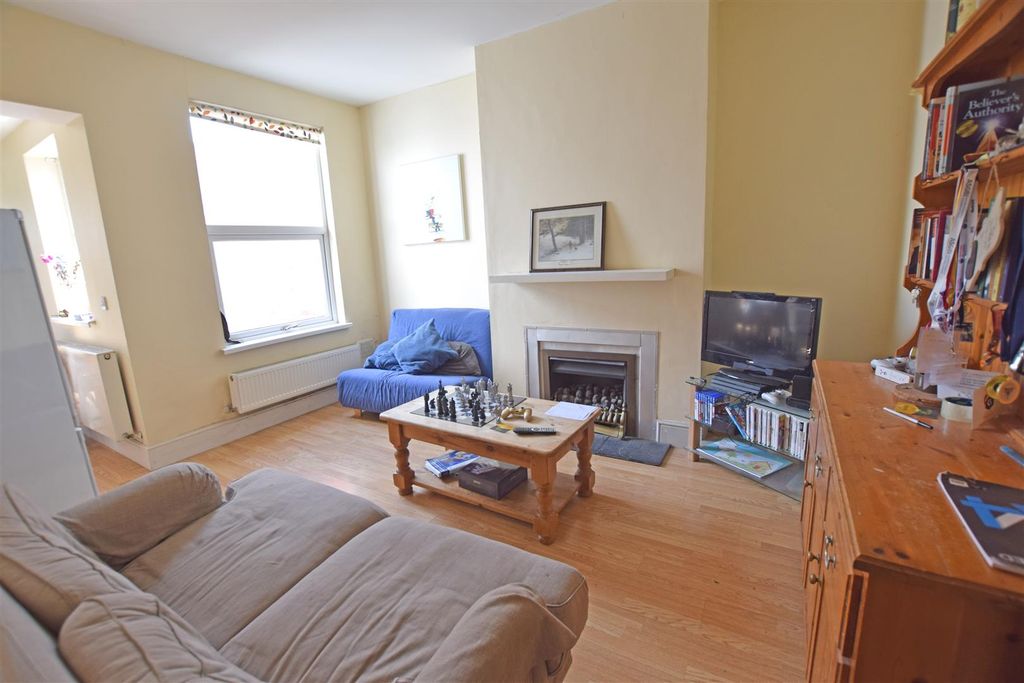 Property photo 3 of 13 Lounge.Jpg