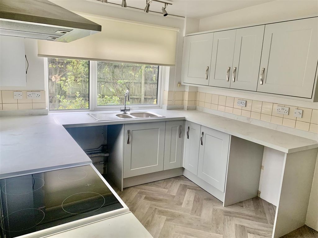 Property photo 3 of 15 9Vc4.Jpeg