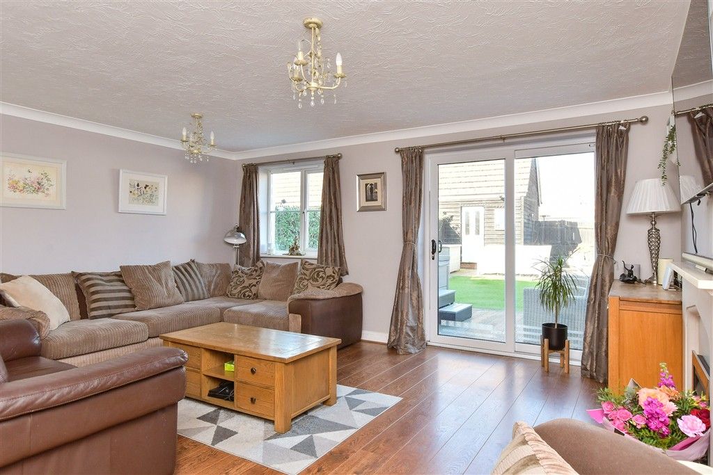 Property photo 1 of 15 Lounge