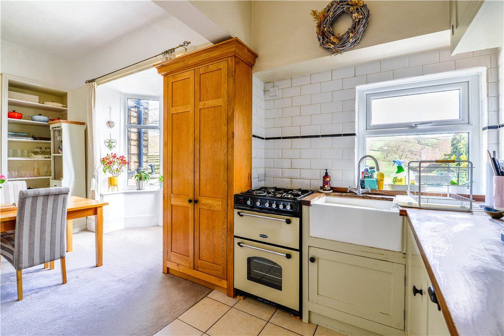 Property photo 3 of 28 Kitchen