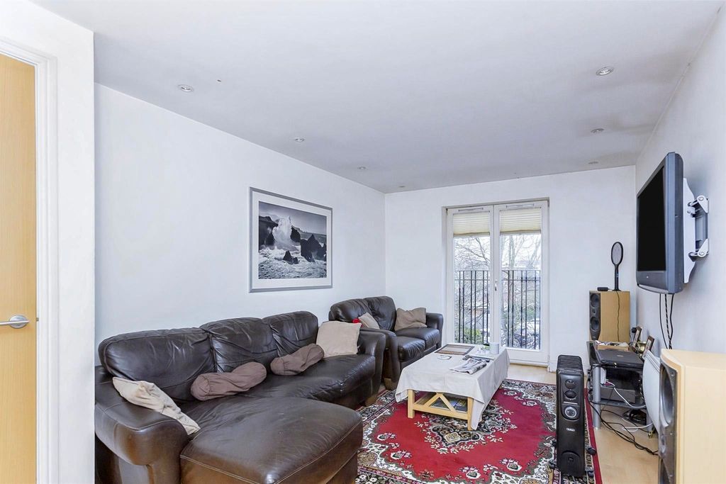 Property photo 2 of 9