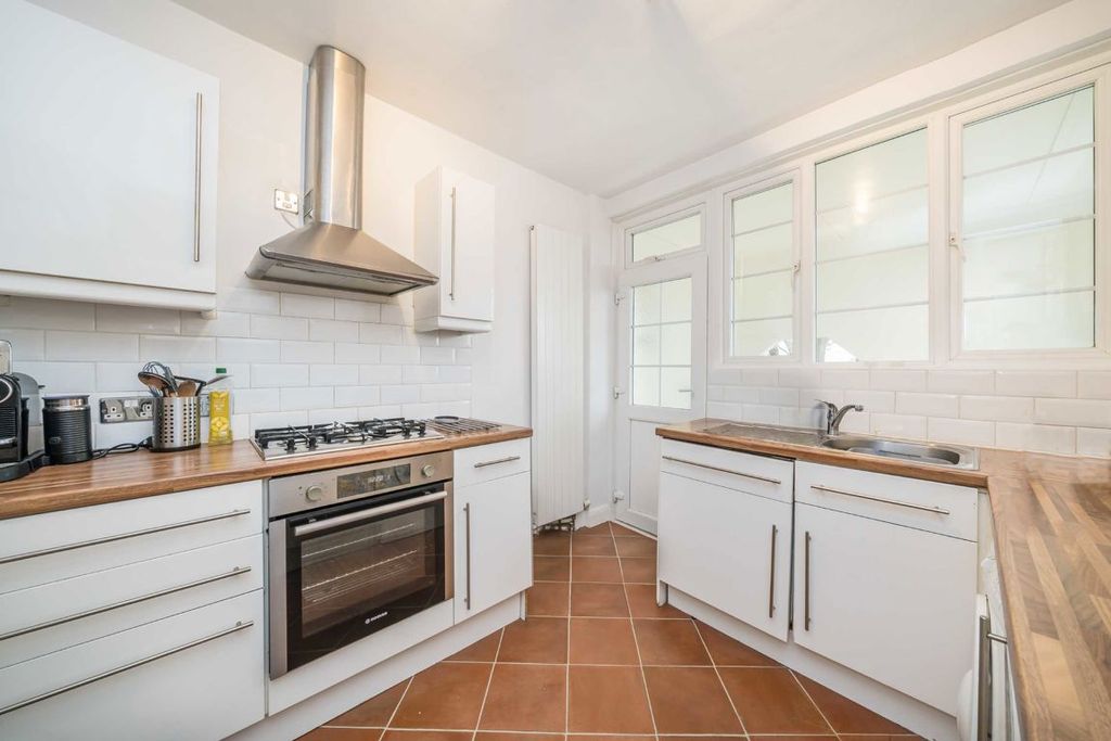 Property photo 3 of 6