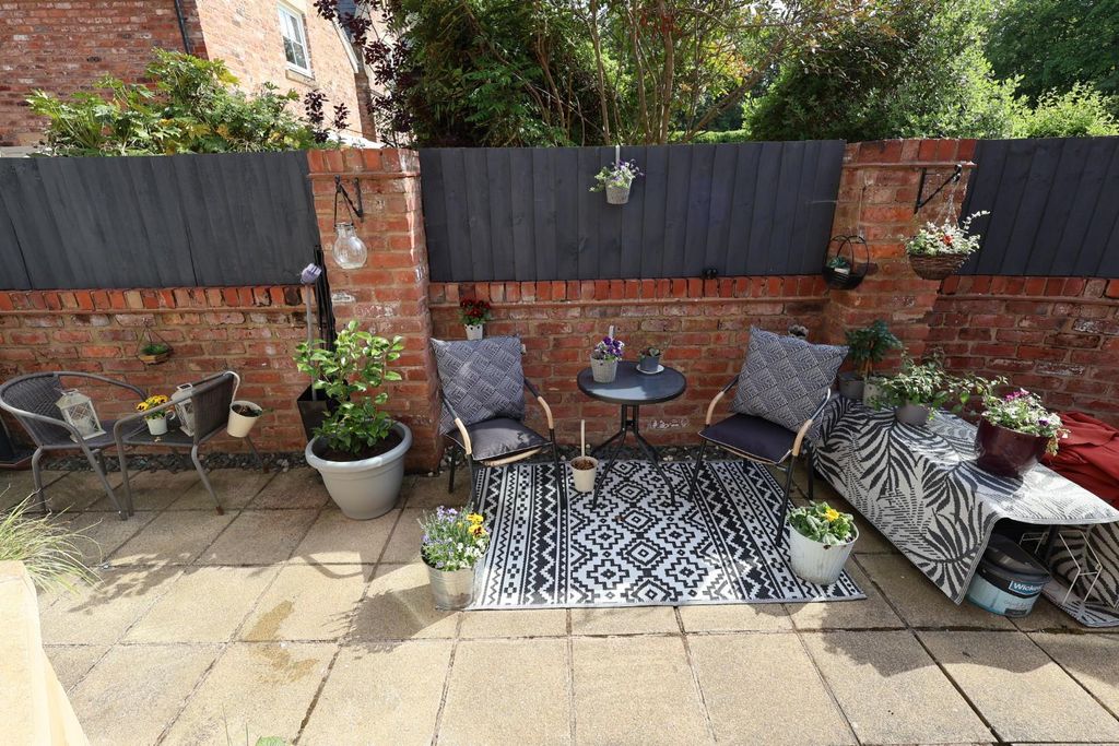 Property photo 2 of 19 -