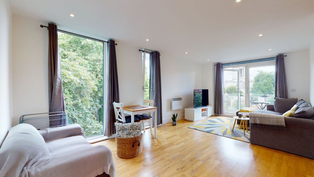 Property photo 2 of 23