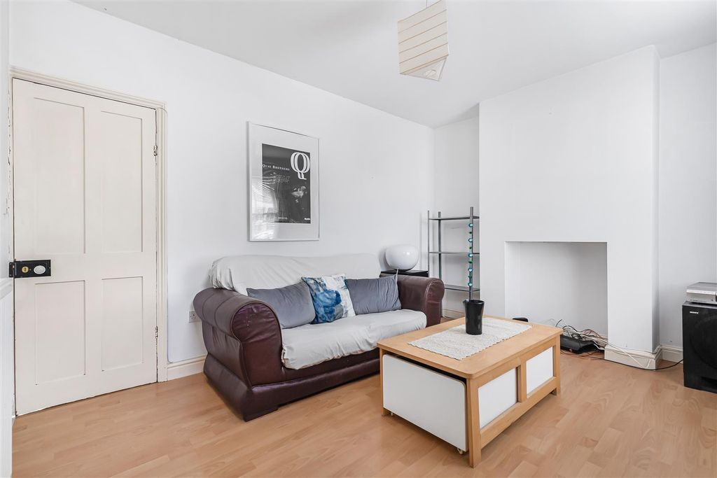 Property photo 3 of 18 13_74556.Jpg