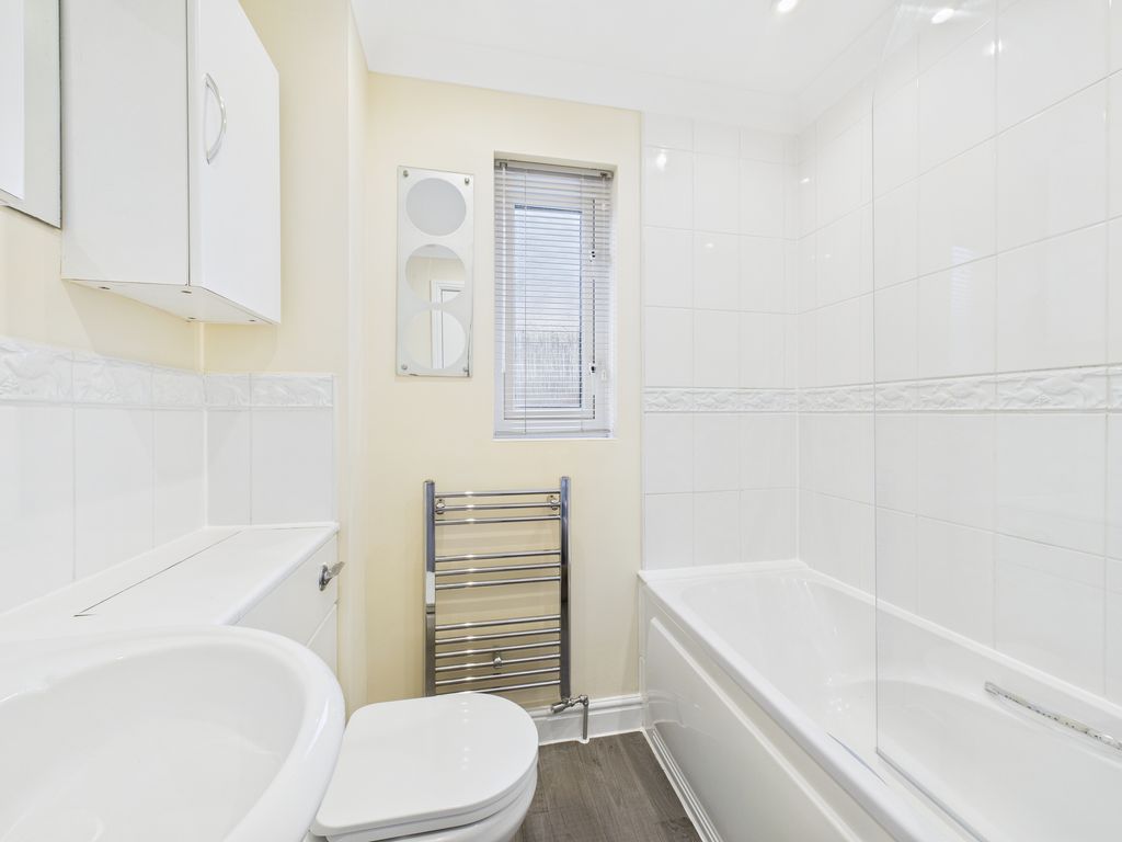 Property photo 2 of 9 Cam03519G0-Pr0398-Still018