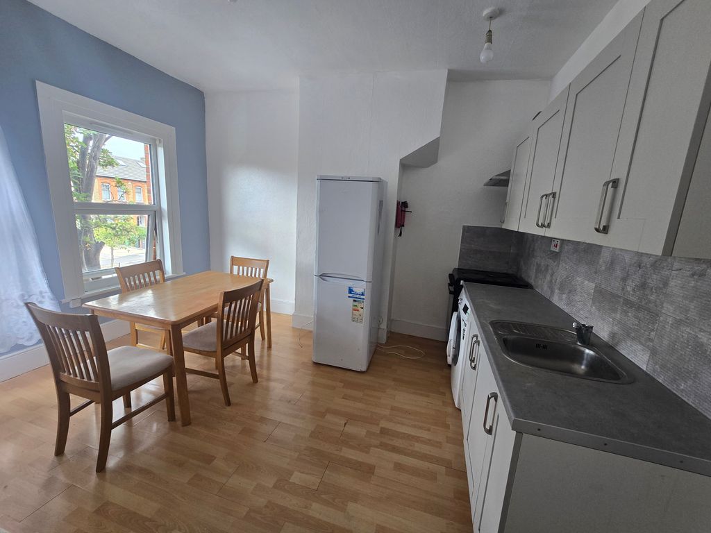 Property photo 1 of 3