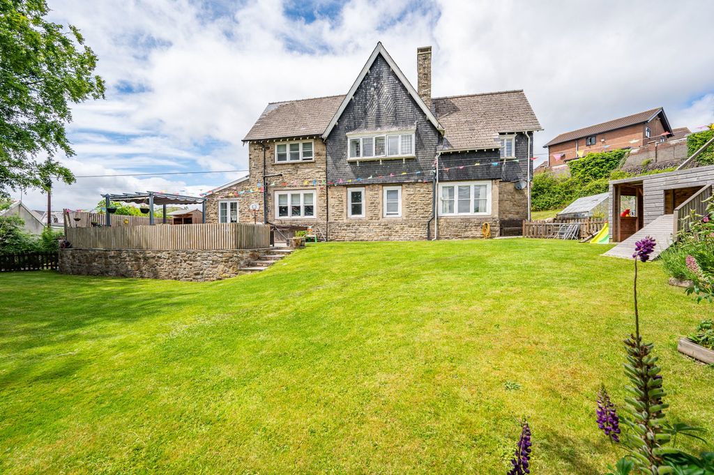 Property photo 1 of 40