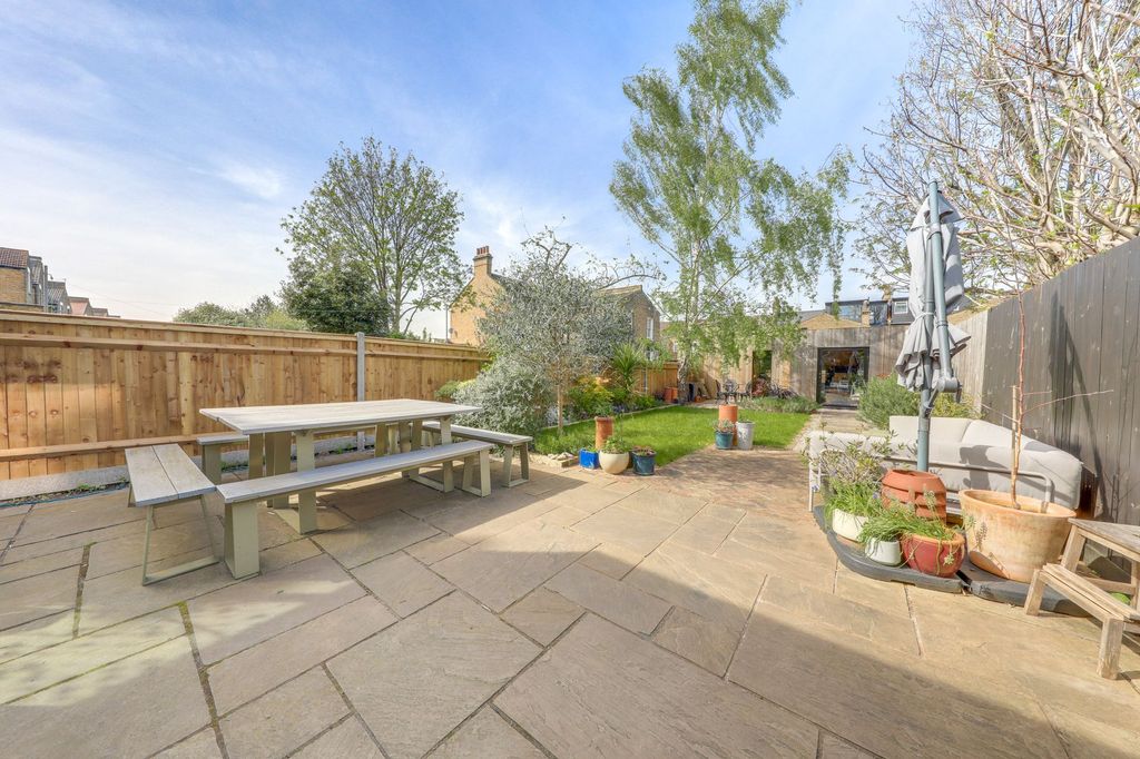 Property photo 3 of 23