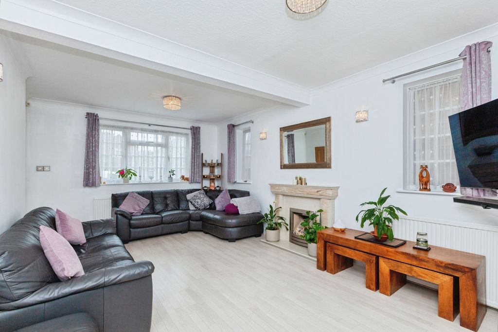 Property photo 3 of 19 Pbox-Img.Jpg