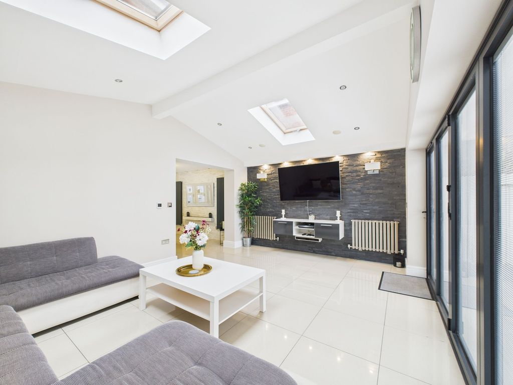 Property photo 2 of 25