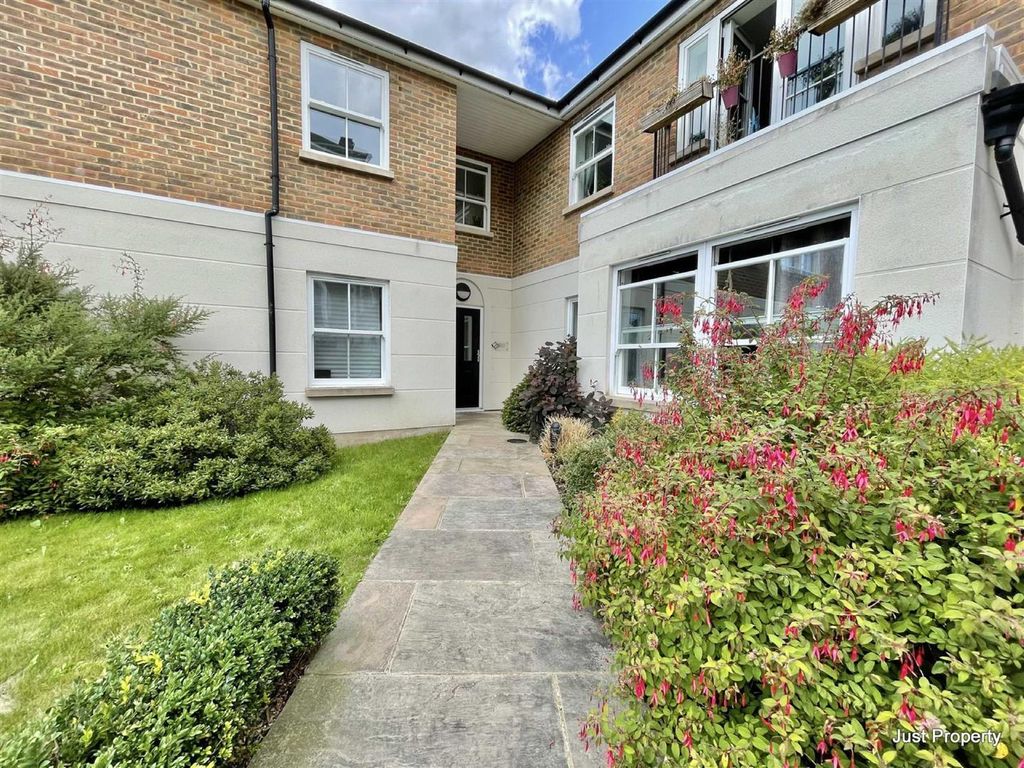 Property photo 2 of 22